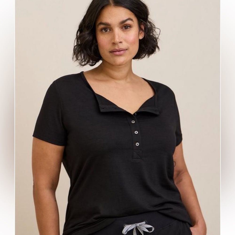 NWT Happy Camper Lyocell Henley Short Sleeve Active Tee, Blk, Torrid, size 3